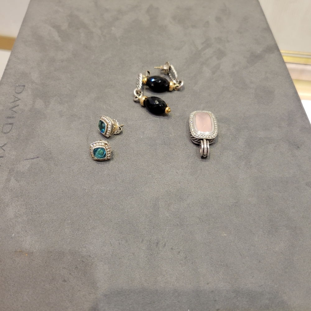 Traded David Yurman diamond topaz stud earring - Picture 5 of 8